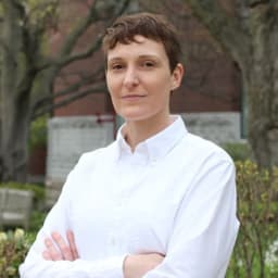 Dr. Lauren Bridges headshot